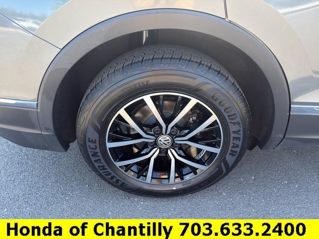 Used 2021 Volkswagen Tiguan SE w/ 3rd Row Seat Package AWD/4WD image 25