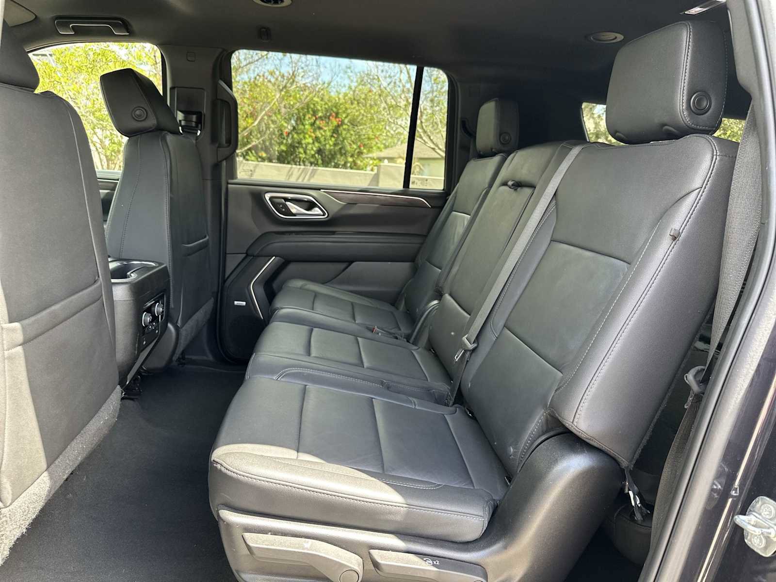 Certified 2024 Chevrolet Suburban LT RWD image 17