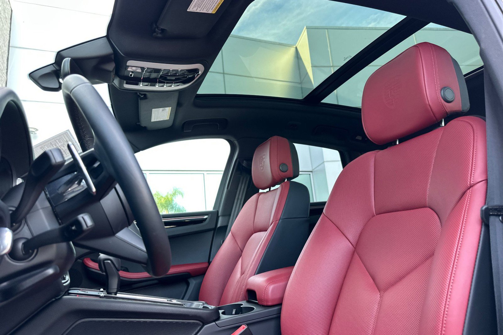 Used 2025 Porsche Macan image 5