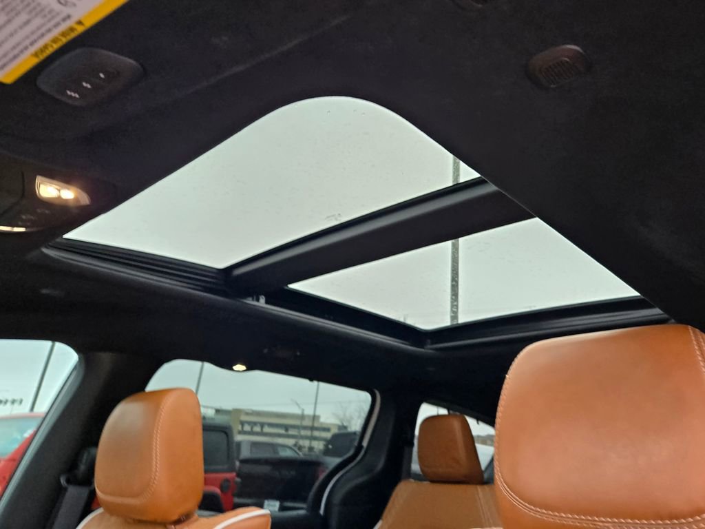 Used 2025 Chrysler Pacifica Pinnacle image 28