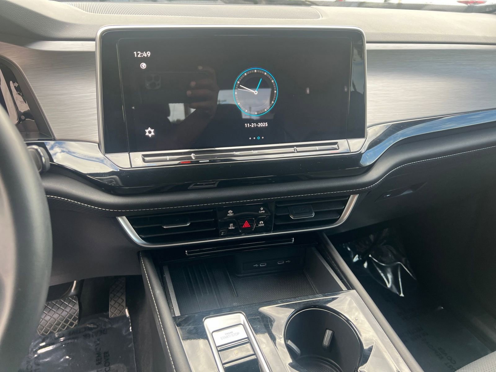 Used 2025 Volkswagen Atlas Cross Sport SE image 18