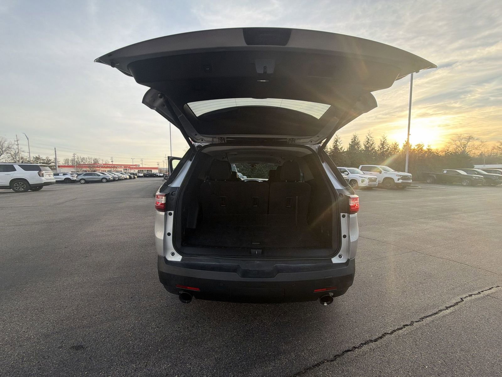 Used 2021 Chevrolet Traverse LT image 24