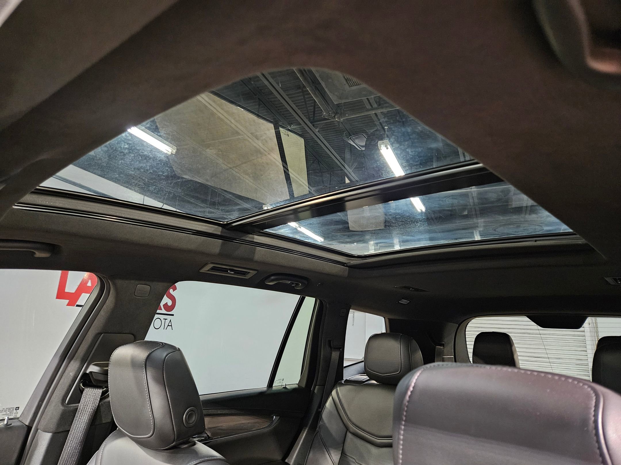 Used 2020 Cadillac XT6 Sport w/ Platinum Package image 26