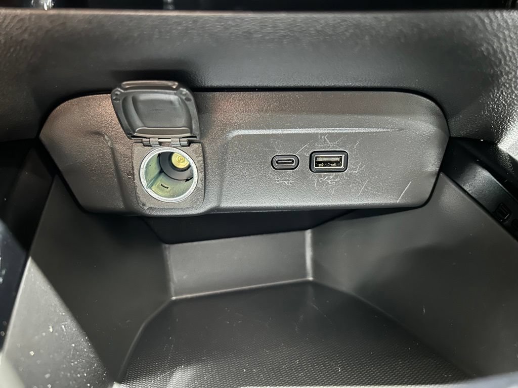 Used 2025 Chevrolet Trax LT FWD image 28