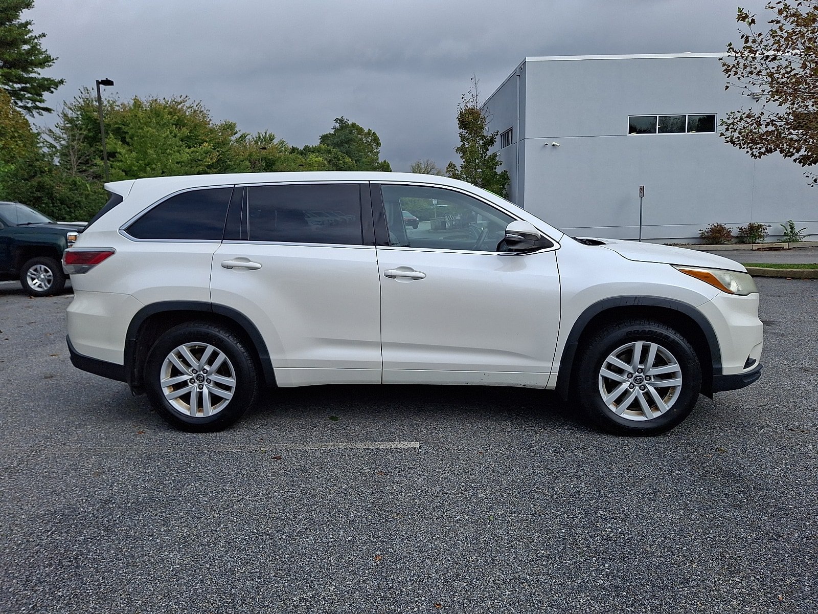 Used 2016 Toyota Highlander LE AWD/4WD image 7