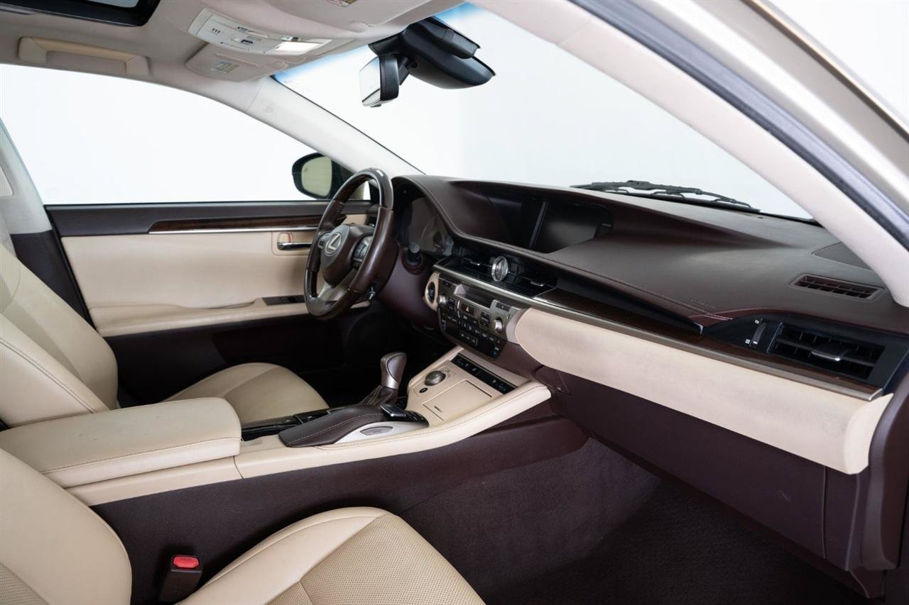 Used 2017 Lexus ES 350 w/ Navigation System Package FWD image 18