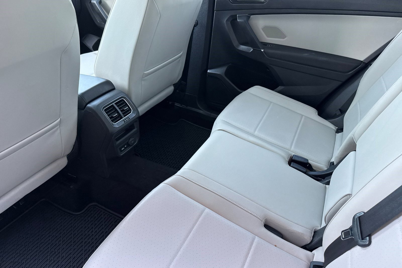 Used 2018 Volkswagen Tiguan SEL AWD/4WD image 27