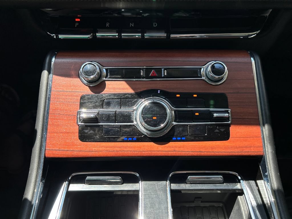 Used 2022 Lincoln Aviator Reserve AWD/4WD image 29