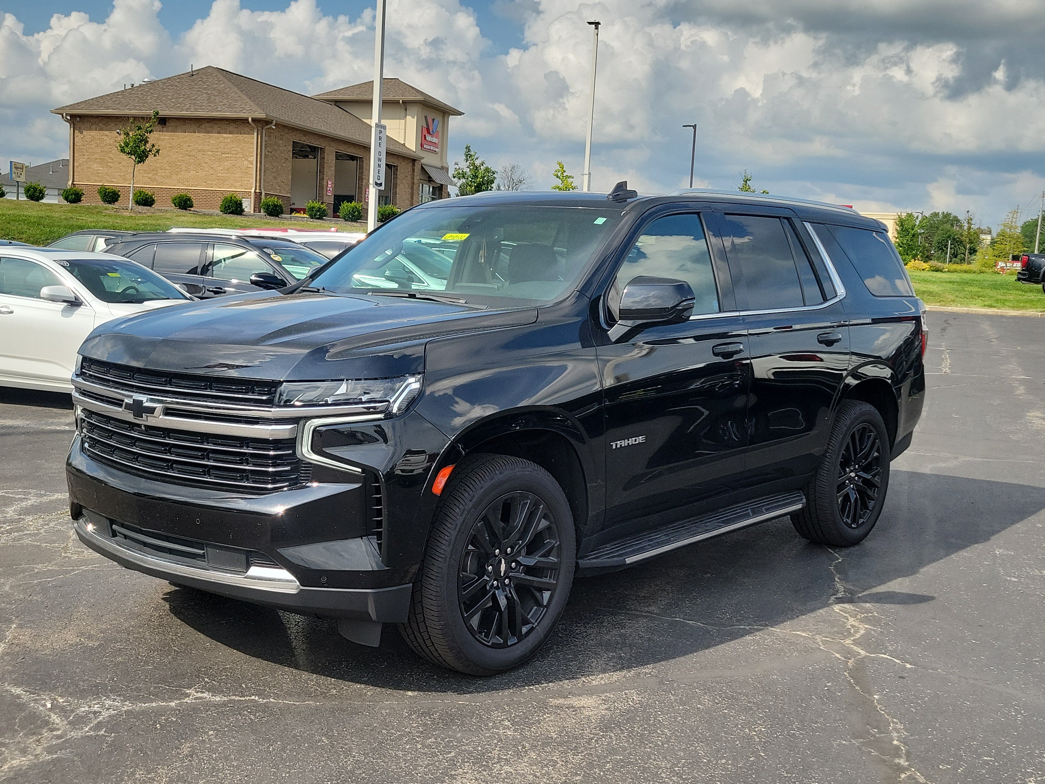 Used 2022 Chevrolet Tahoe LT w/ LT Signature Plus Package AWD/4WD image 2
