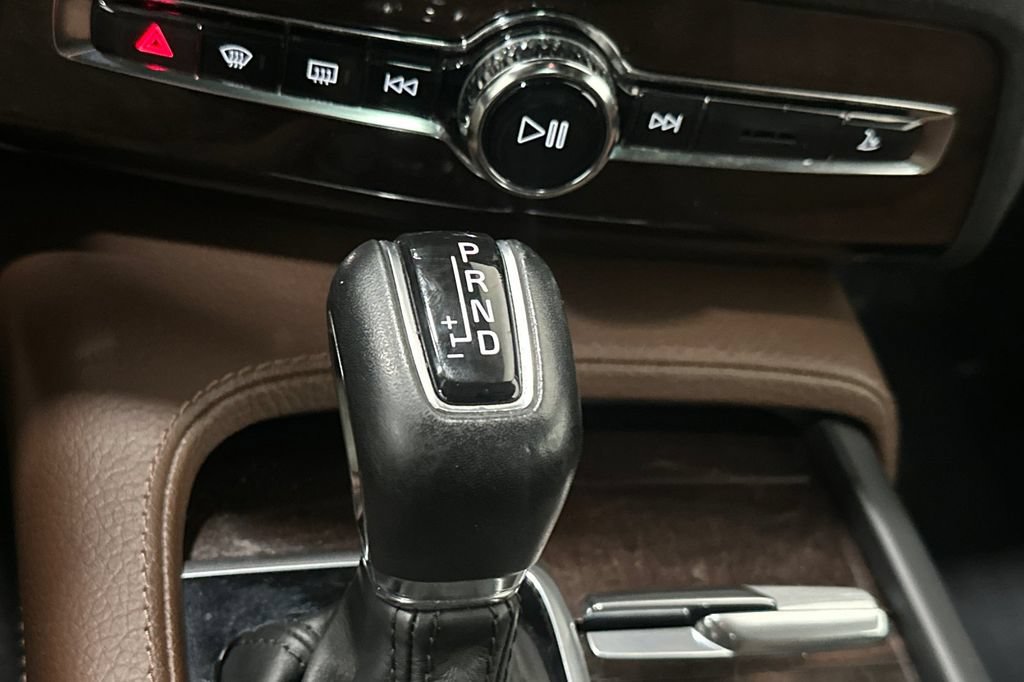 Used 2019 Volvo XC90 T6 Momentum w/ Protection Package Premier AWD/4WD image 26