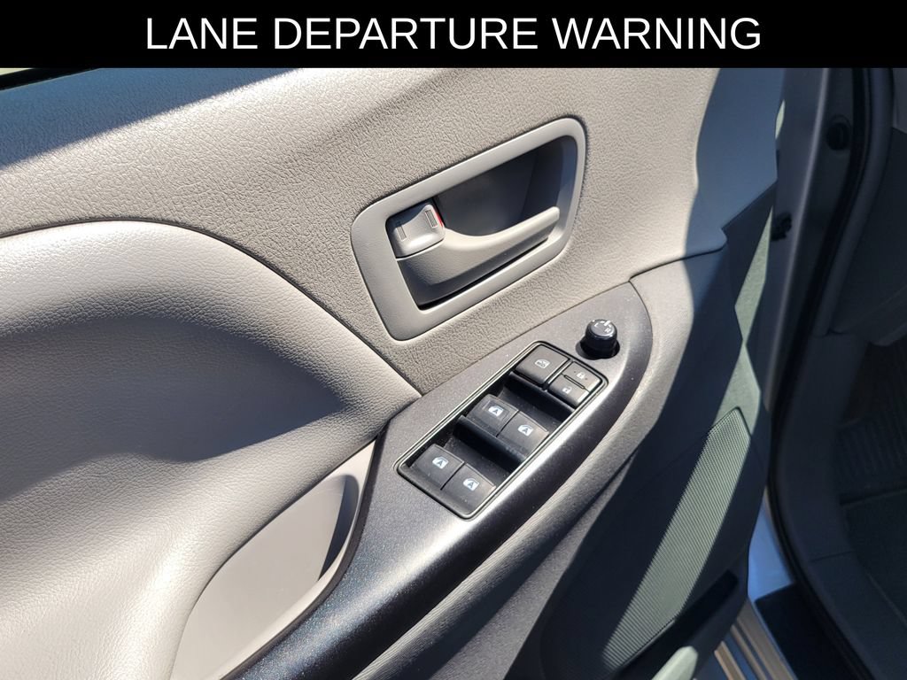 Used 2019 Toyota Sienna L w/ Carpet Mat Package FWD image 14