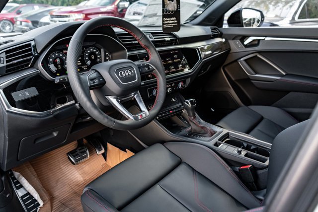 Used 2025 Audi Q3 2.0T Premium Plus w/ Premium Plus Package AWD/4WD image 8