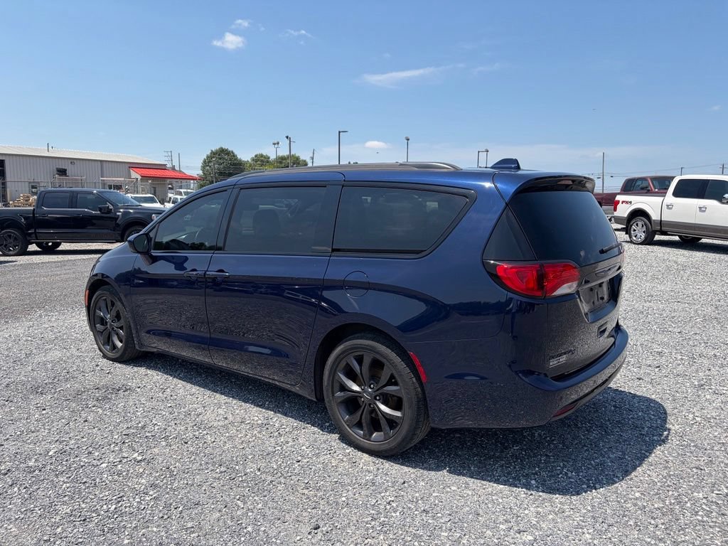 Used 2018 Chrysler Pacifica Touring-L Plus w/ Advanced Safetytec Group FWD image 8