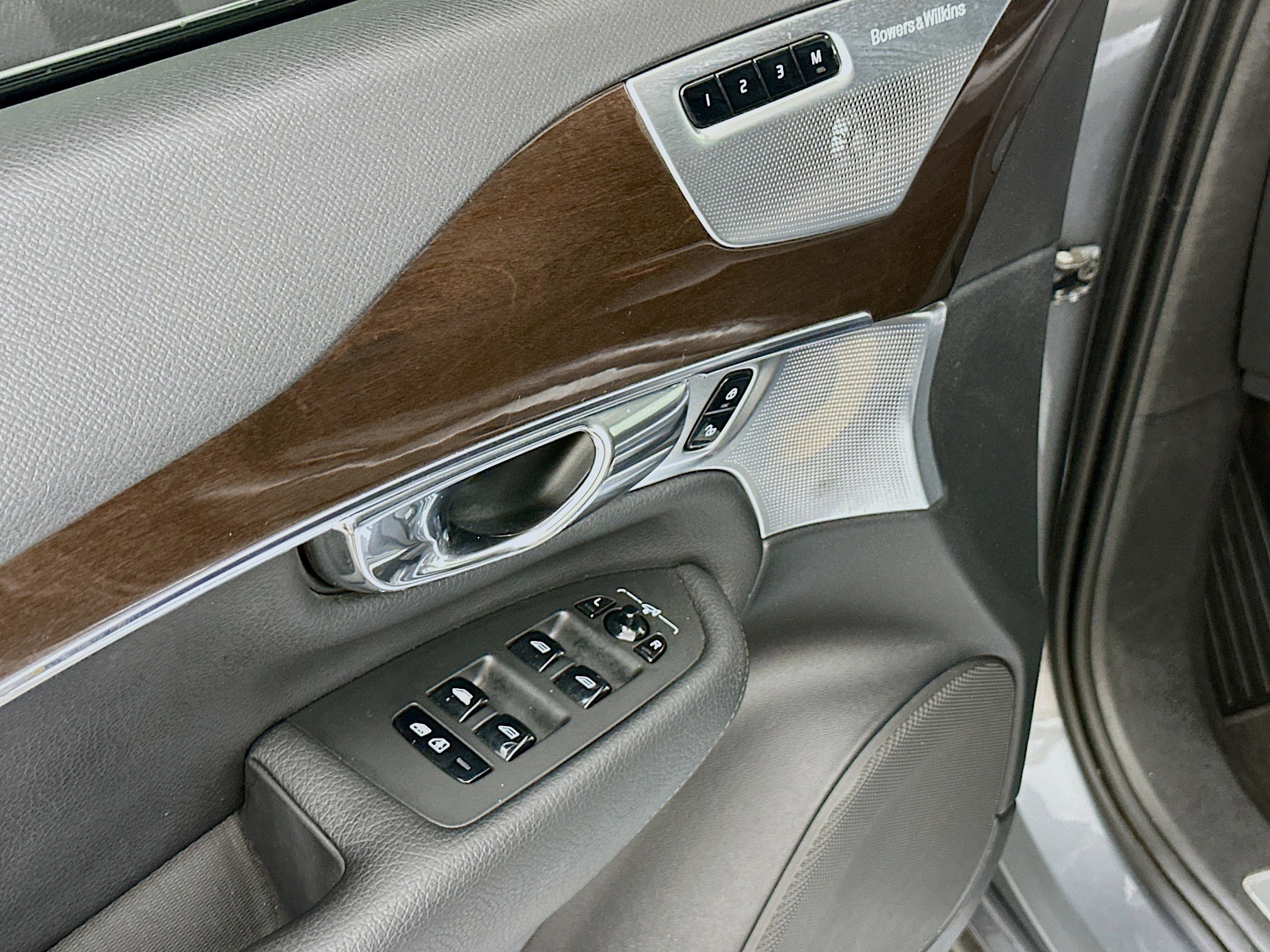 Used 2016 Volvo XC90 T6 Momentum w/ Momentum Plus Package image 15