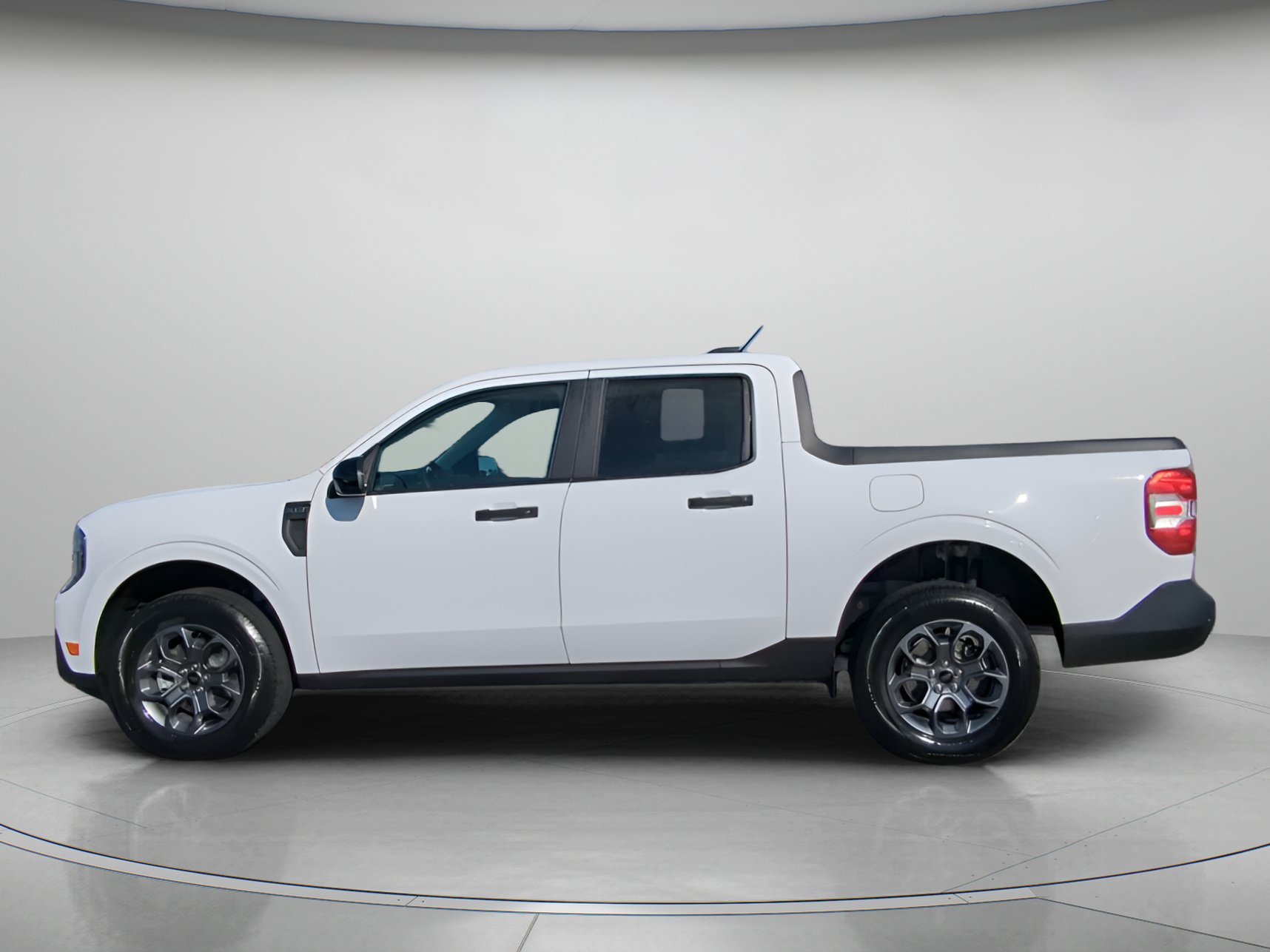 New 2026 Ford Maverick XLT w/ XLT Luxury Package FWD image 18