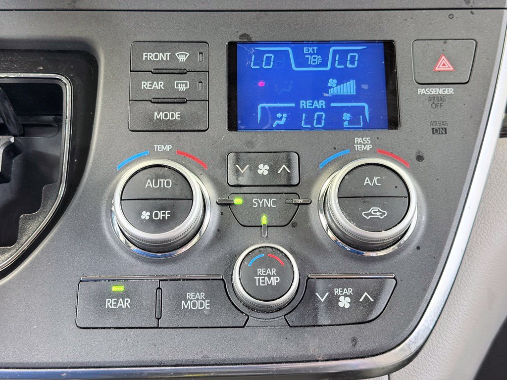 Used 2018 Toyota Sienna XLE w/ XLE Navigation Package FWD image 49