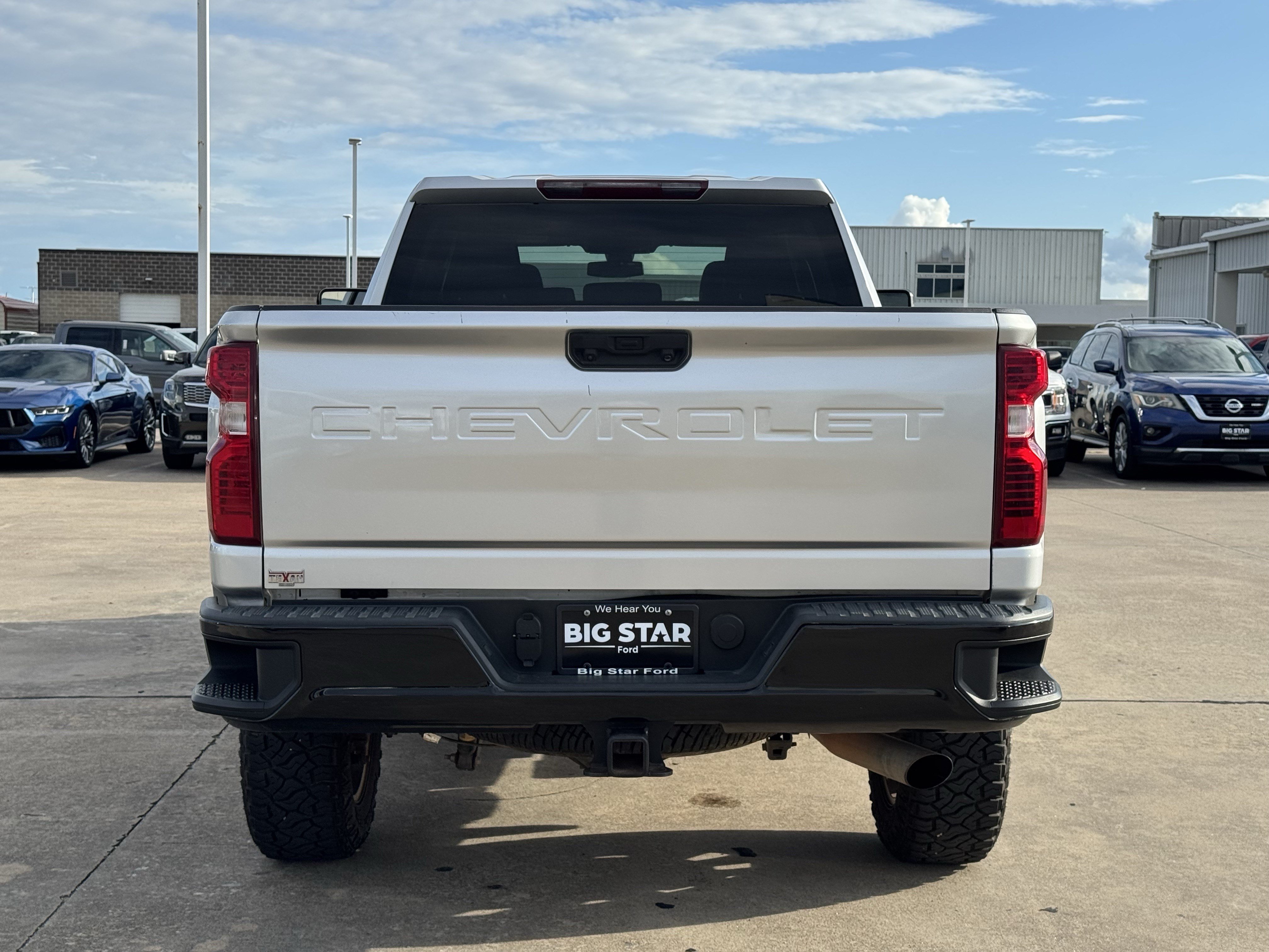 Used 2022 Chevrolet Silverado 2500 Custom w/ Custom Value Package AWD/4WD image 9