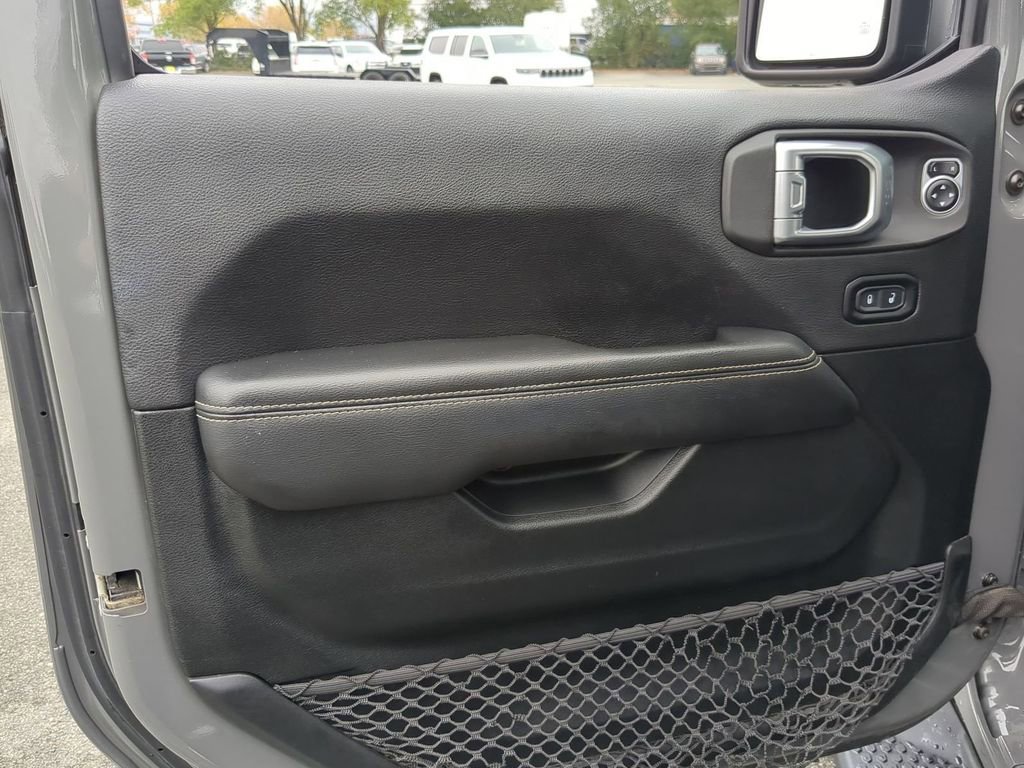 Used 2020 Jeep Wrangler Unlimited Sahara image 19