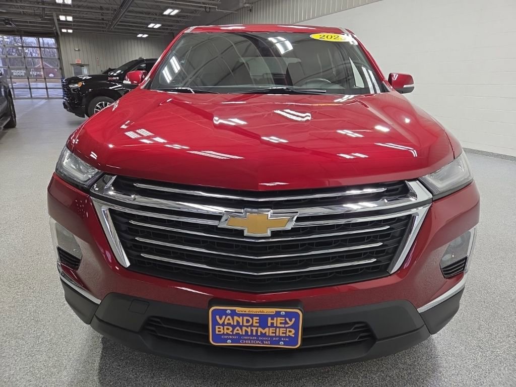 Used 2023 Chevrolet Traverse LT image 2