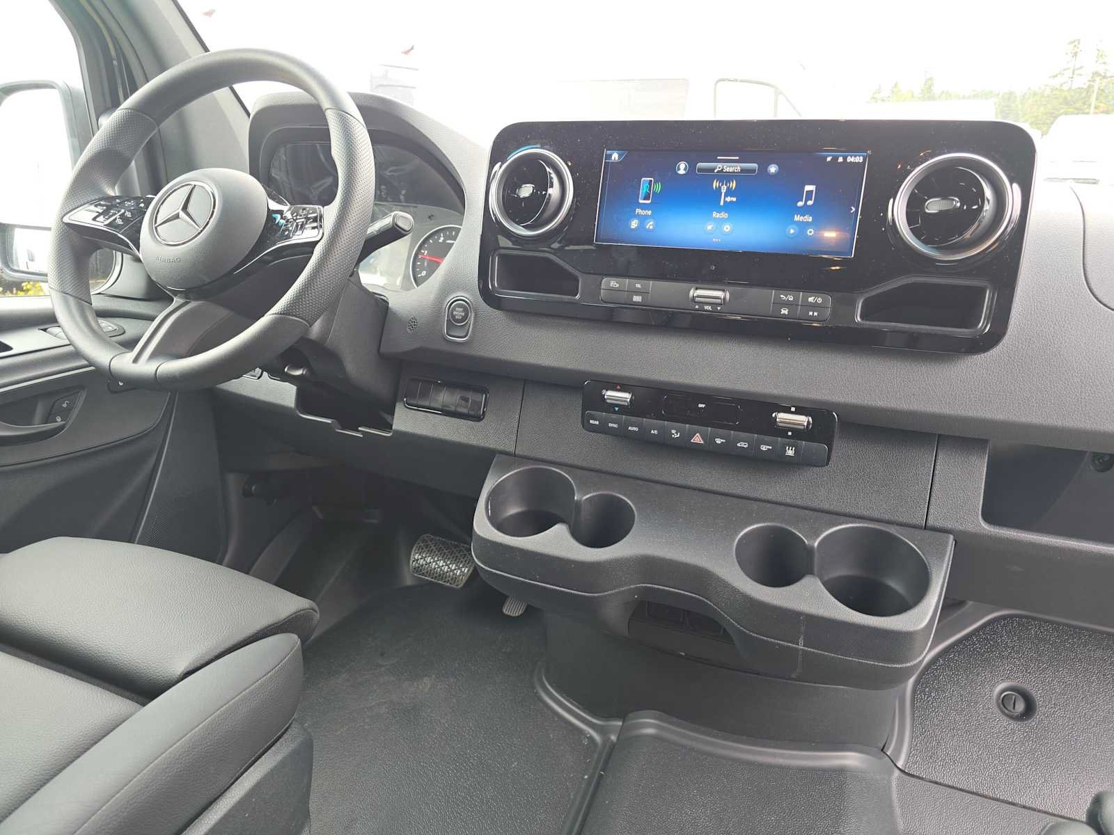 Used 2025 Mercedes-Benz Sprinter 2500 image 12