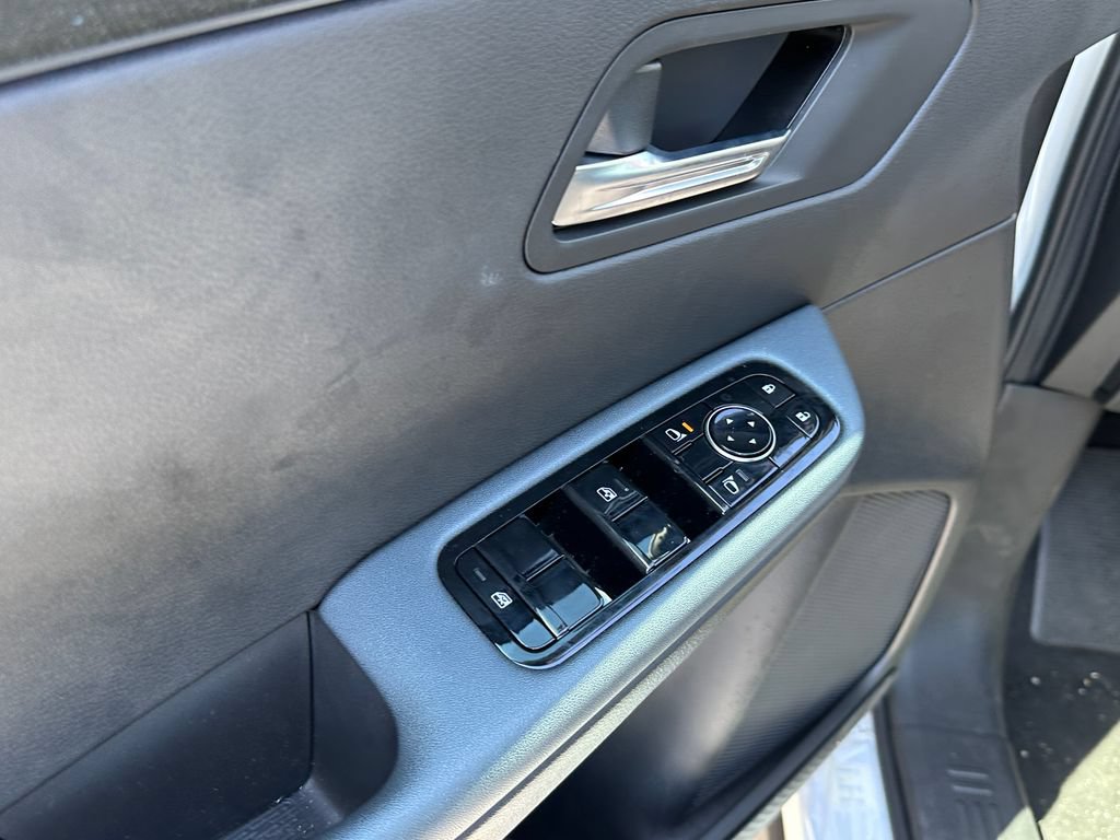 New 2026 Nissan Leaf w/ Illuminated Package FWD image 41
