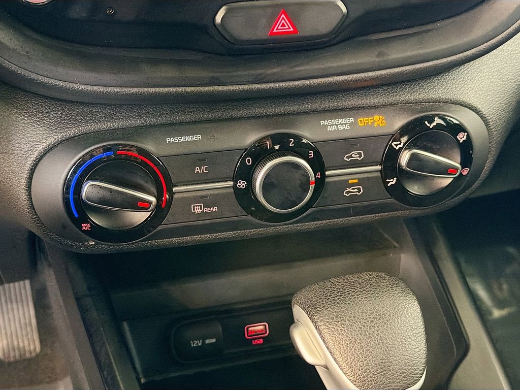 Used 2022 Kia Soul LX image 16