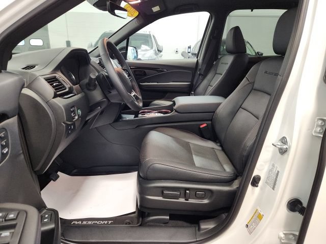 Certified 2025 Honda Passport Black Edition image 11