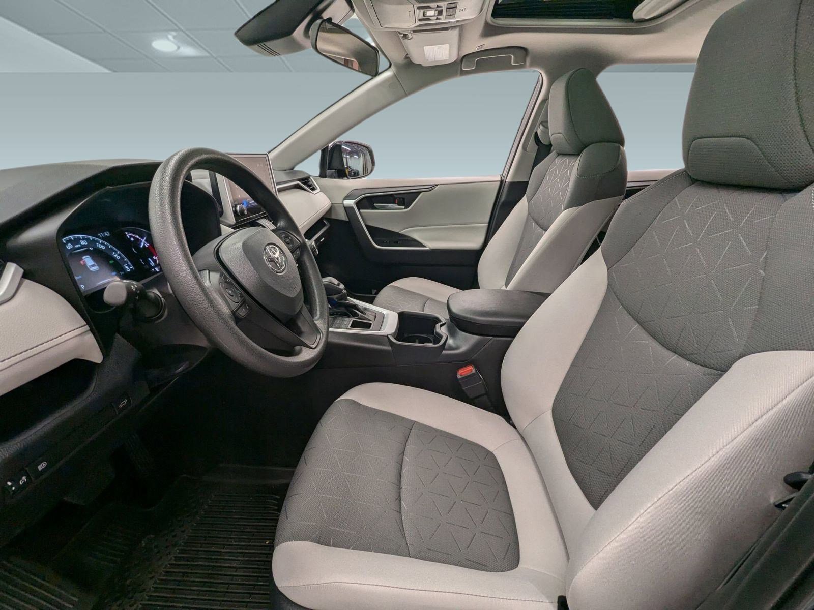 New 2025 Toyota RAV4 XLE image 4