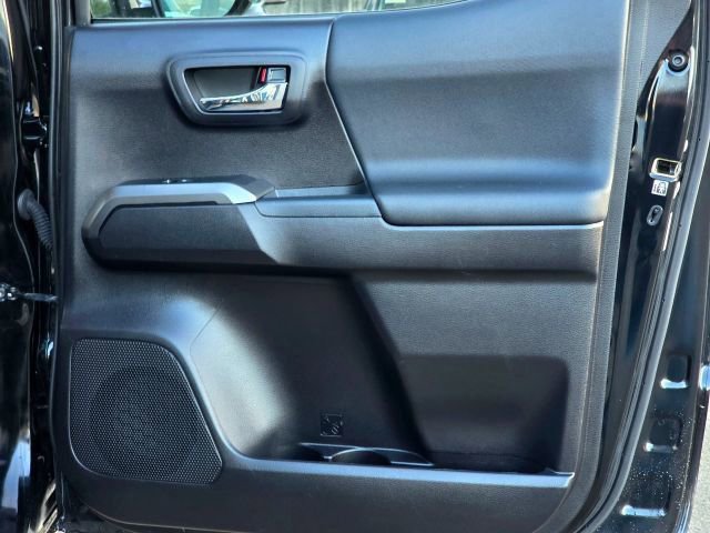 Used 2020 Toyota Tacoma TRD Off-Road w/ TRD Premium Off Road Package image 31