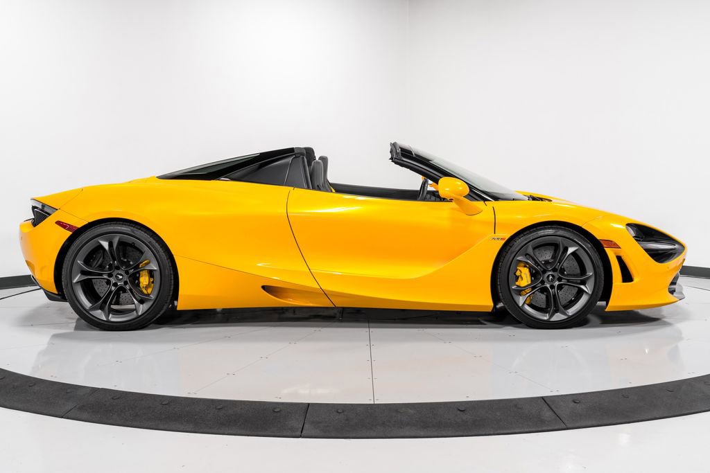 Used 2022 McLaren 720S Spider RWD image 2