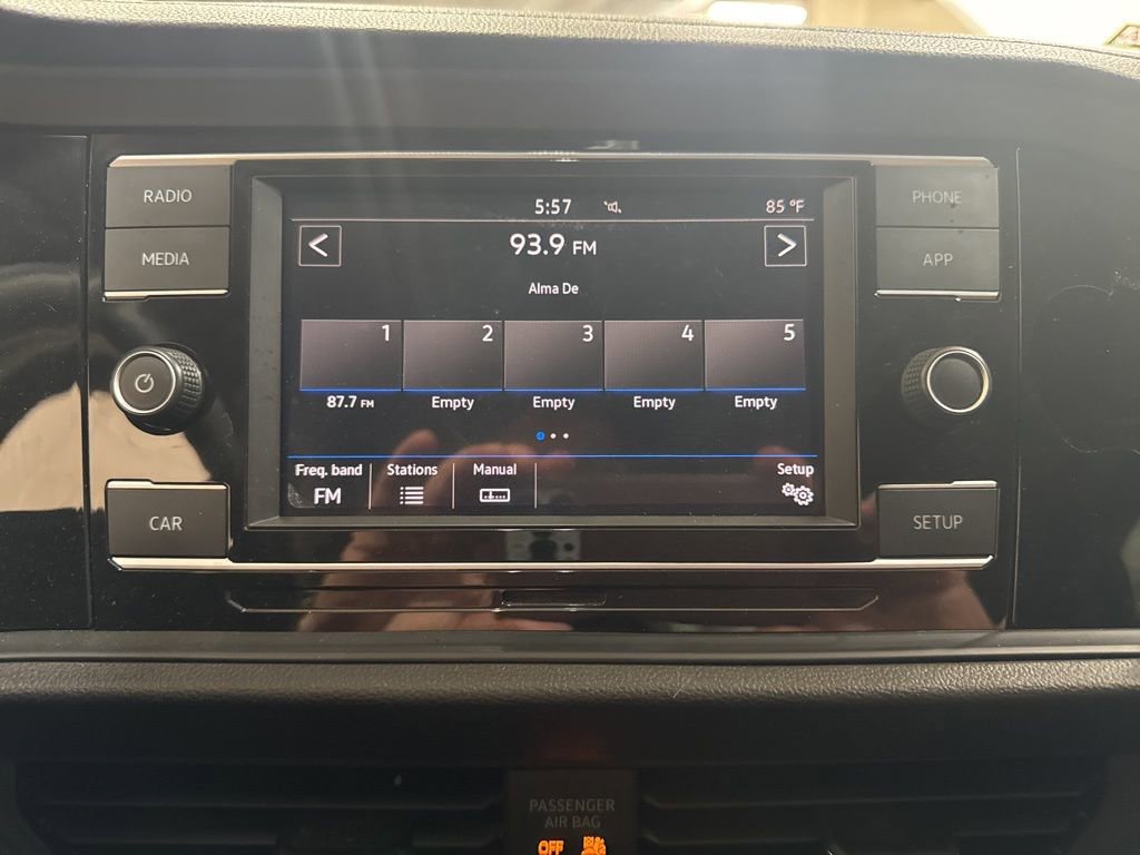 Used 2019 Volkswagen Jetta R-Line image 2