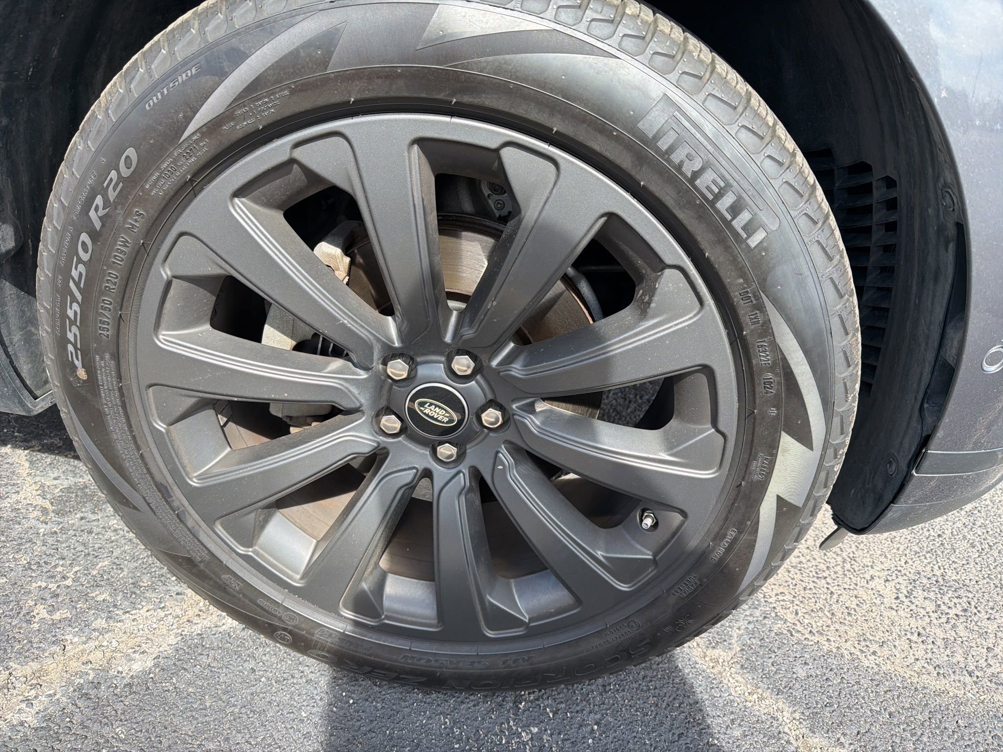 Used 2019 Land Rover Range Rover Velar S image 4