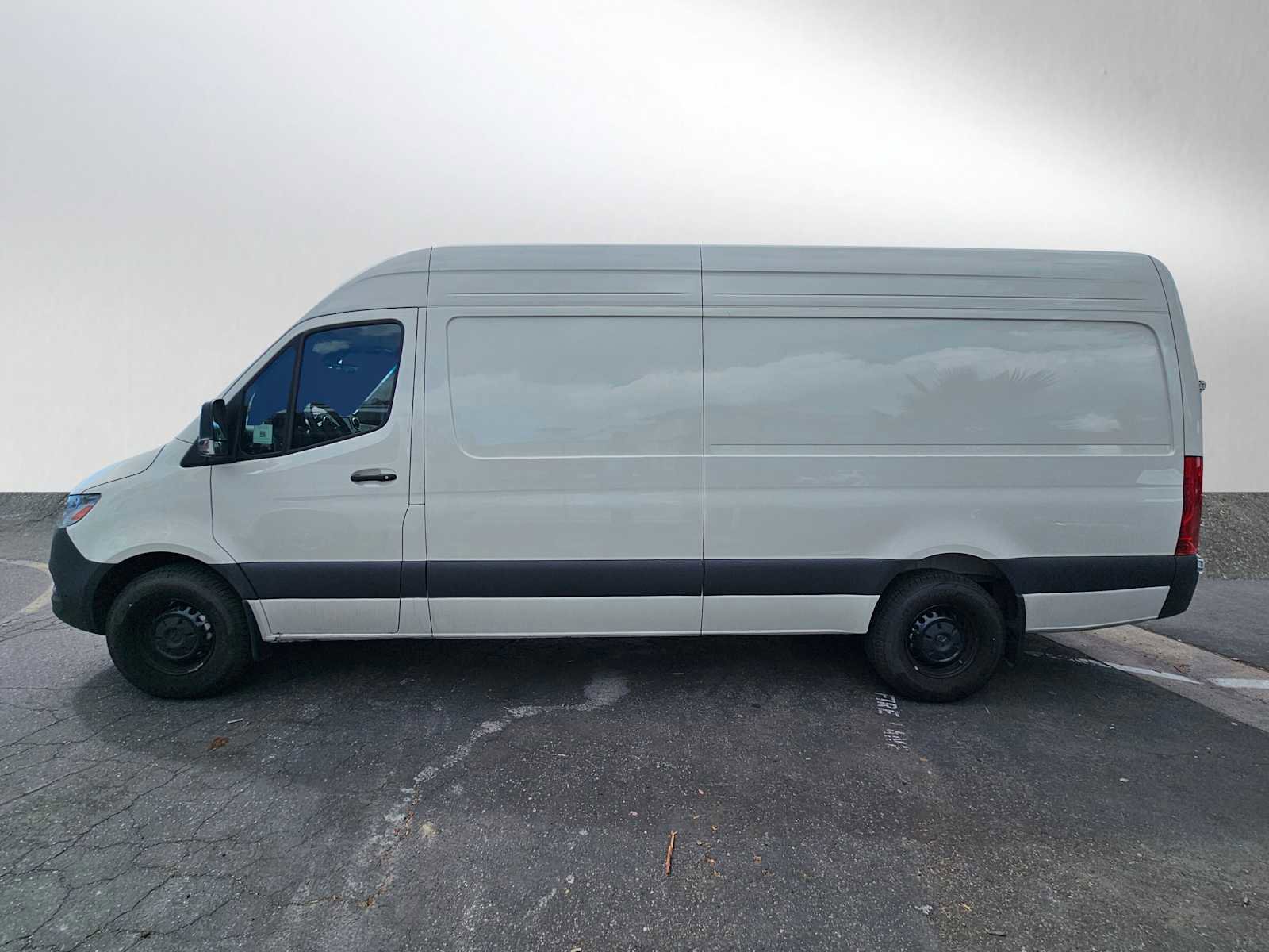Used 2025 Mercedes-Benz Sprinter 2500 image 6