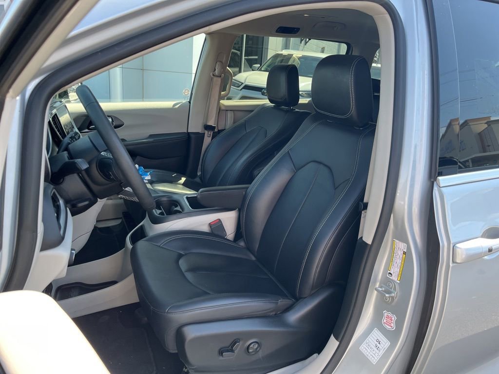 Used 2024 Chrysler Pacifica Touring-L FWD image 20