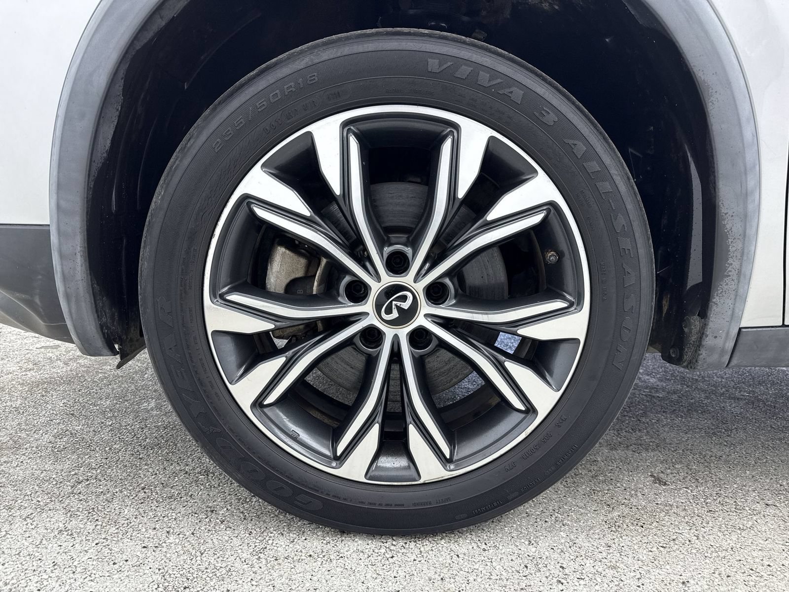 Used 2018 INFINITI QX30 Premium w/ Cargo Package AWD/4WD image 43