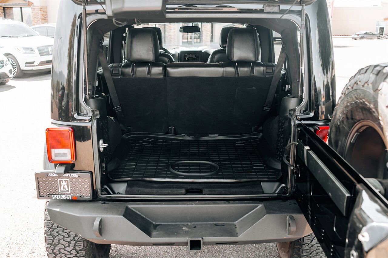 Used 2016 Jeep Wrangler Unlimited Rubicon image 41