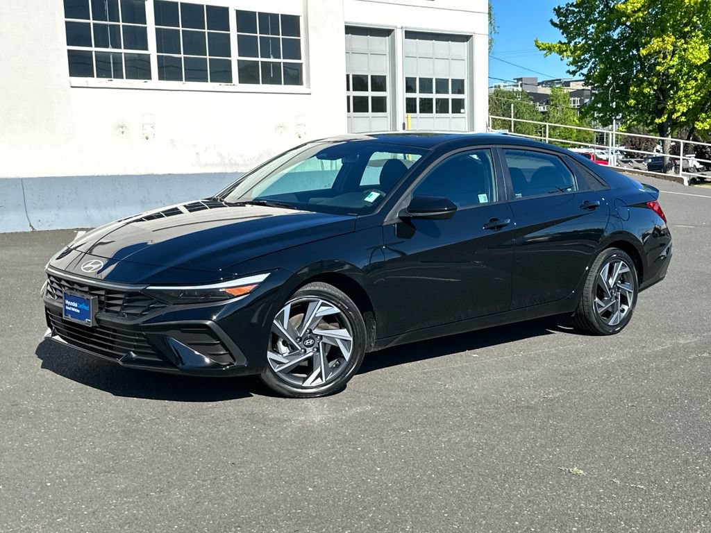 Certified 2025 Hyundai Elantra SEL FWD image 1