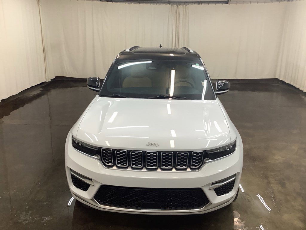 Used 2023 Jeep Grand Cherokee Summit w/ Luxury Tech Group V image 3