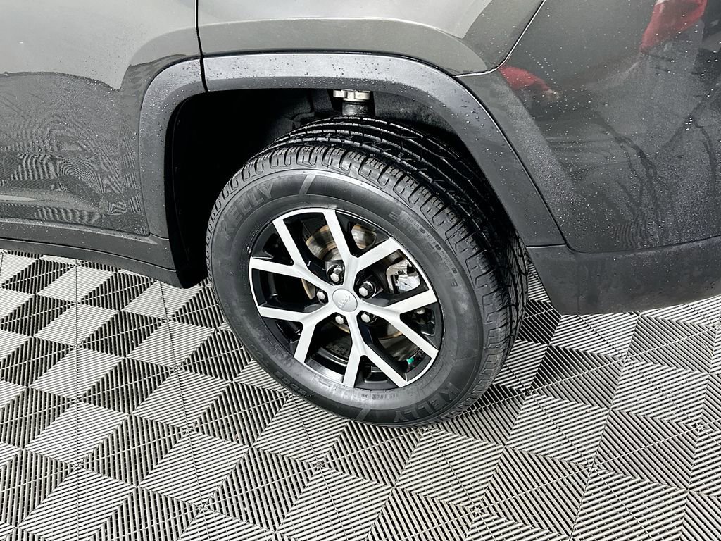 Certified 2024 Jeep Grand Cherokee Limited image 42