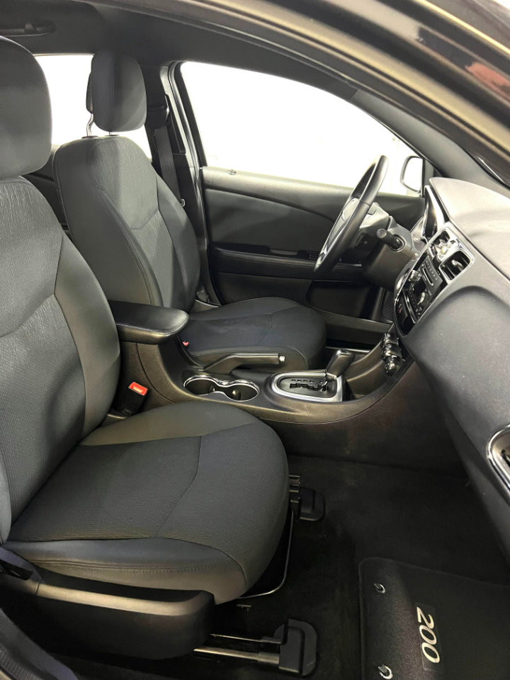 Used 2012 Chrysler 200 Touring image 8