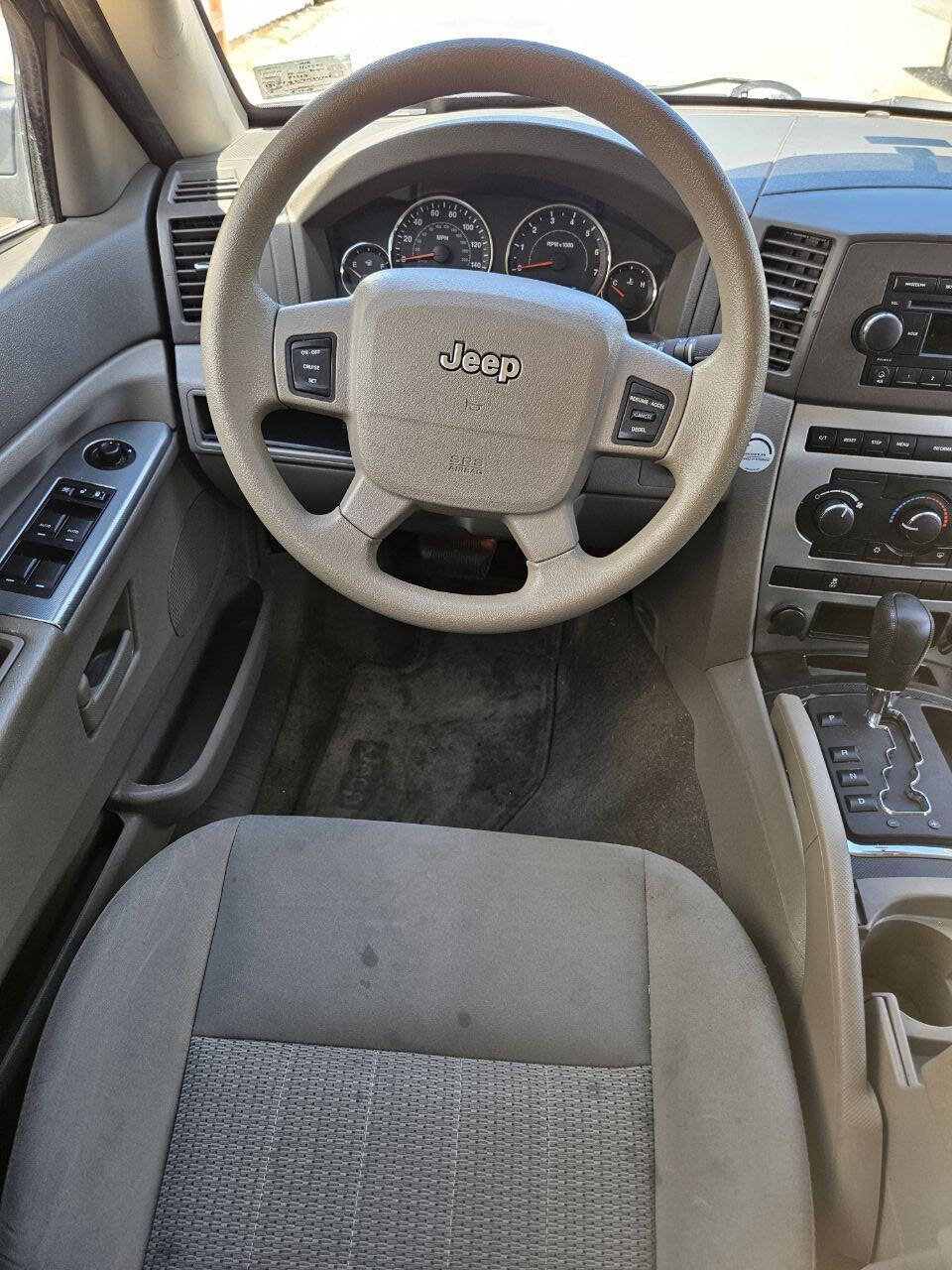 Used 2007 Jeep Grand Cherokee Laredo RWD image 9