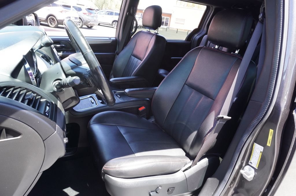Used 2019 Dodge Grand Caravan GT w/ Safety Sphere Group FWD image 14