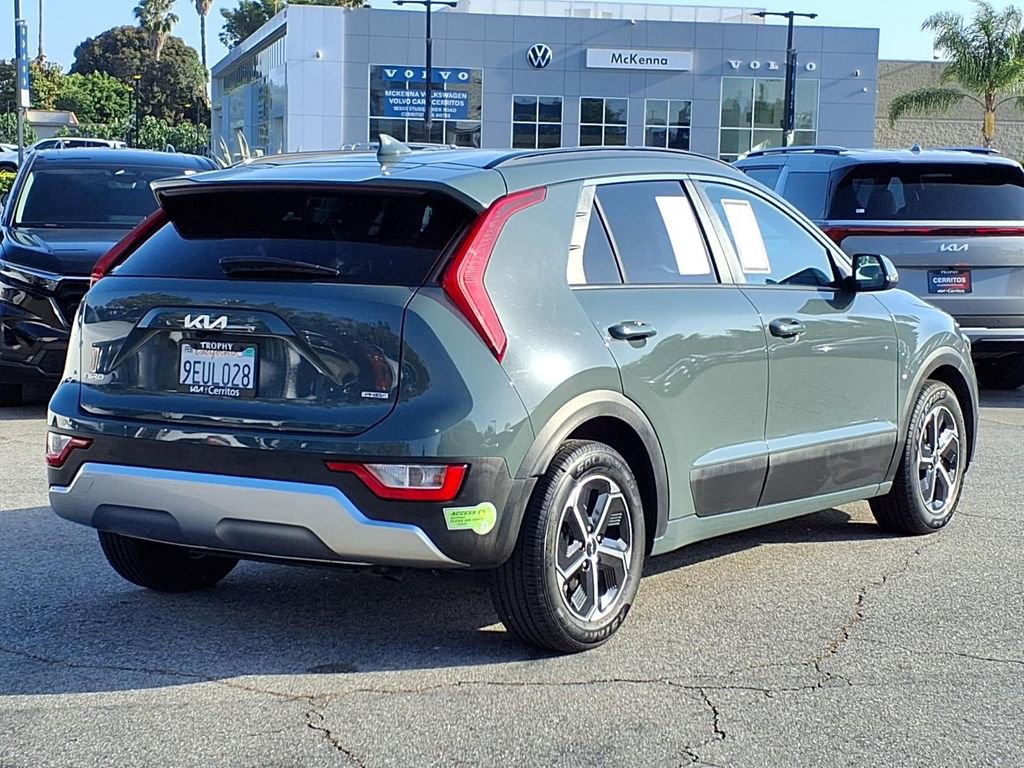 Certified 2023 Kia Niro EX FWD image 4