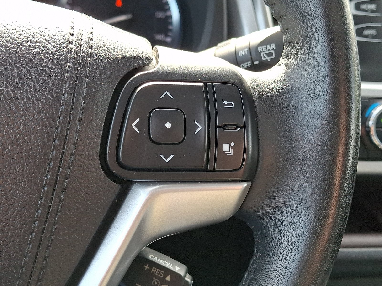 Used 2015 Toyota Highlander XLE AWD/4WD image 26