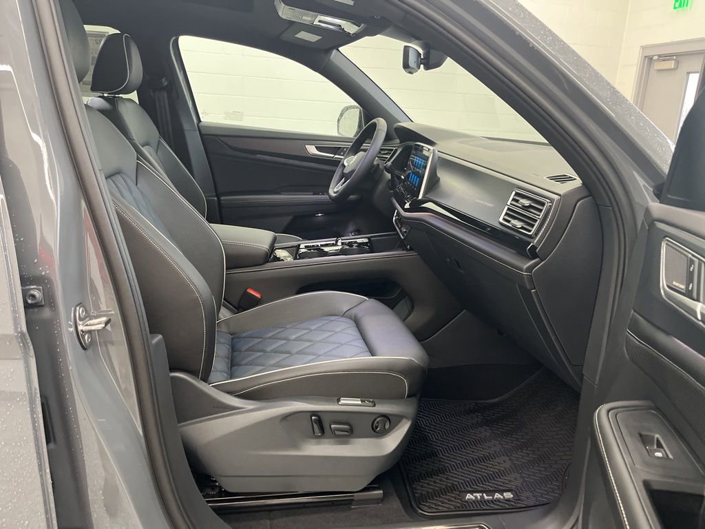 New 2026 Volkswagen Atlas Cross Sport SEL Premium R-Line image 39