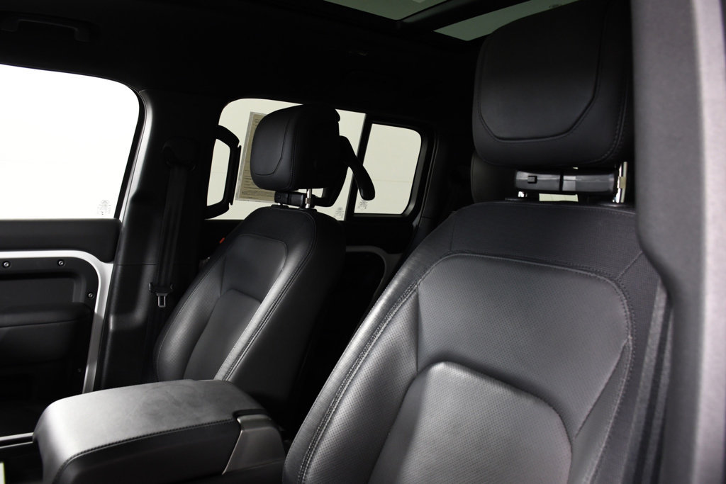Used 2023 Land Rover Defender 130 X-Dynamic SE AWD/4WD image 17