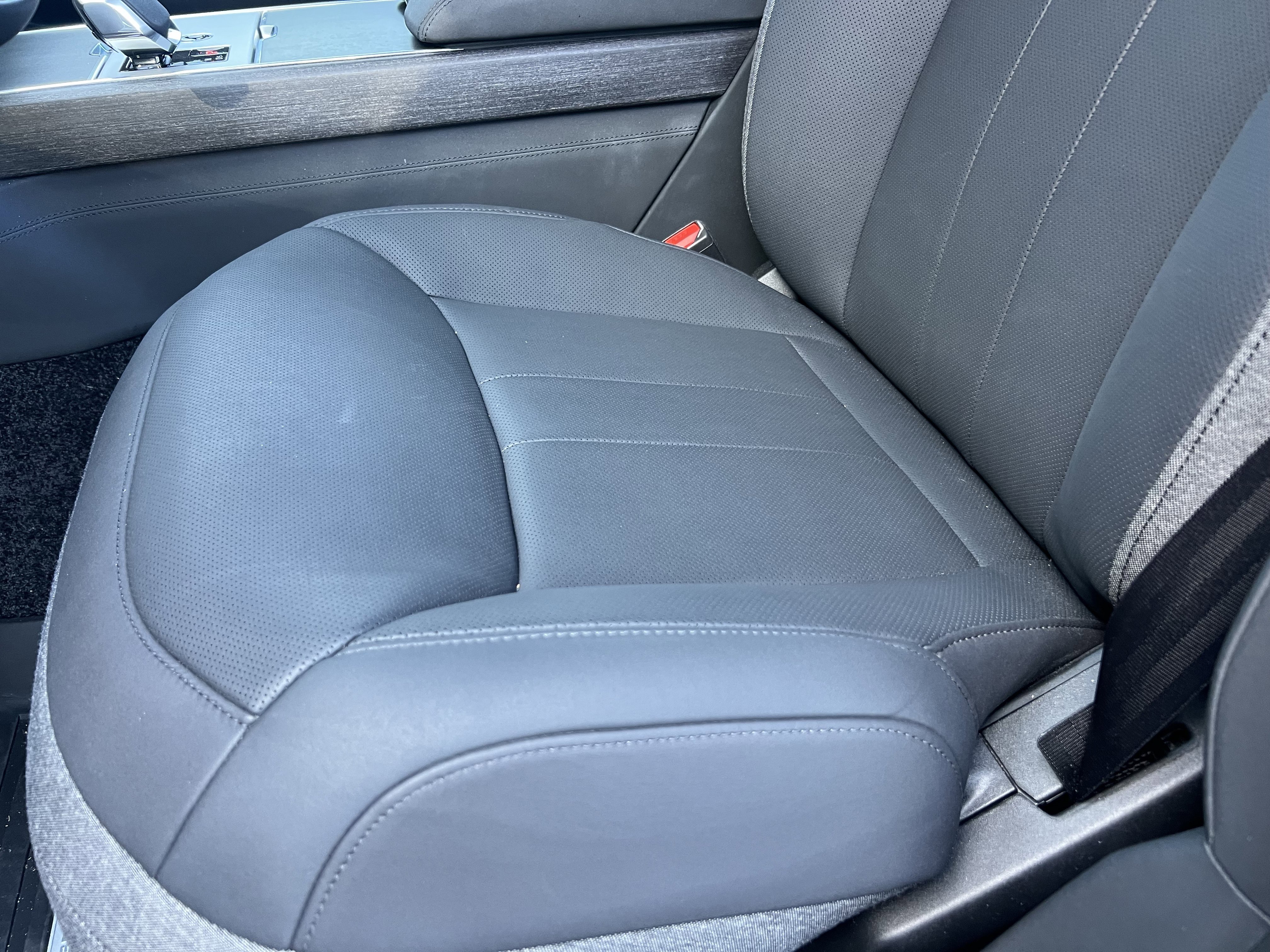 Used 2025 Land Rover Range Rover SE image 14