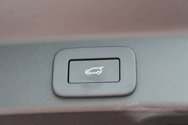 New 2026 Jaguar F-PACE R-Dynamic S image 23