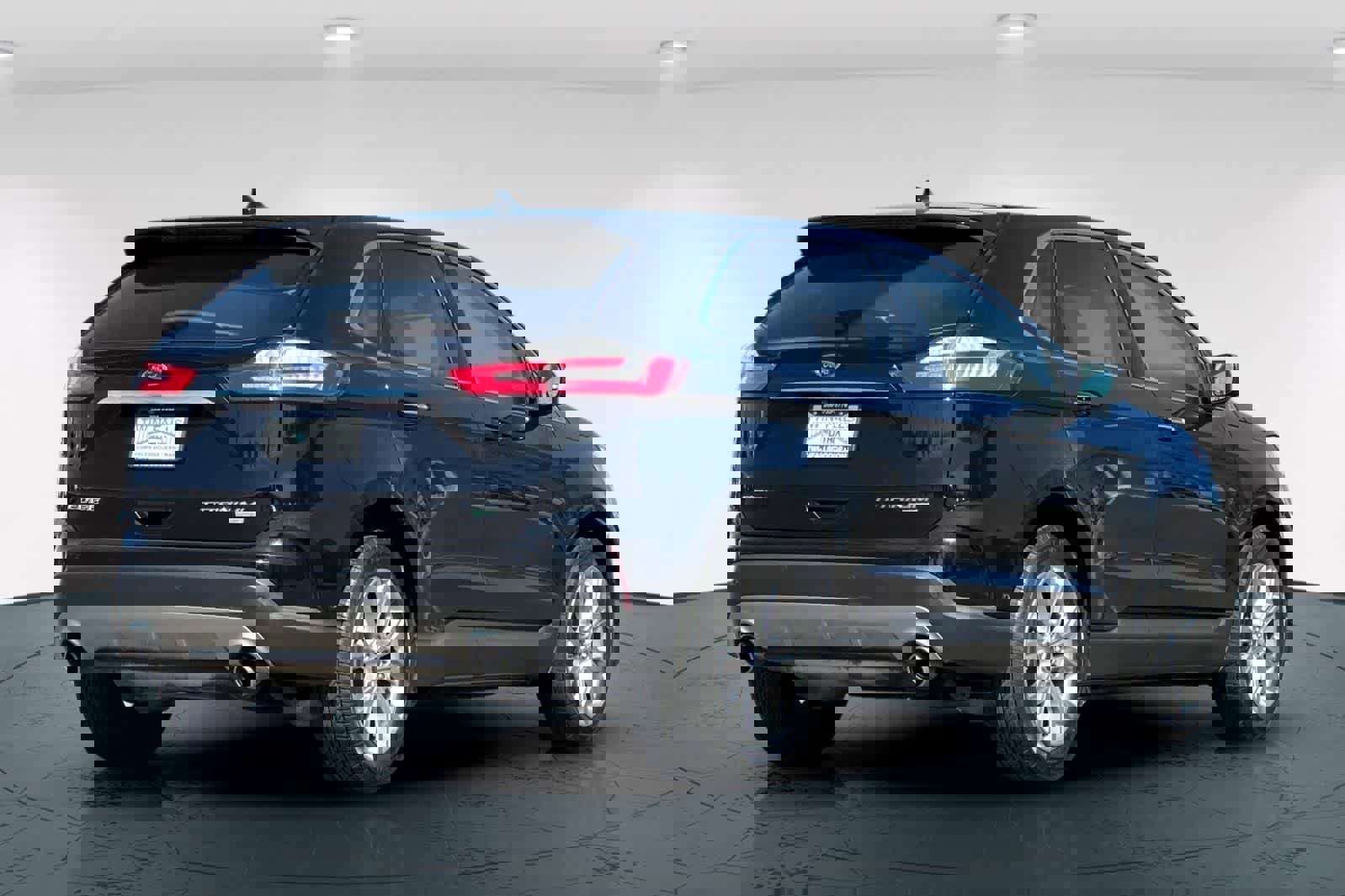 Used 2019 Ford Edge Titanium w/ Equipment Group 301A image 2