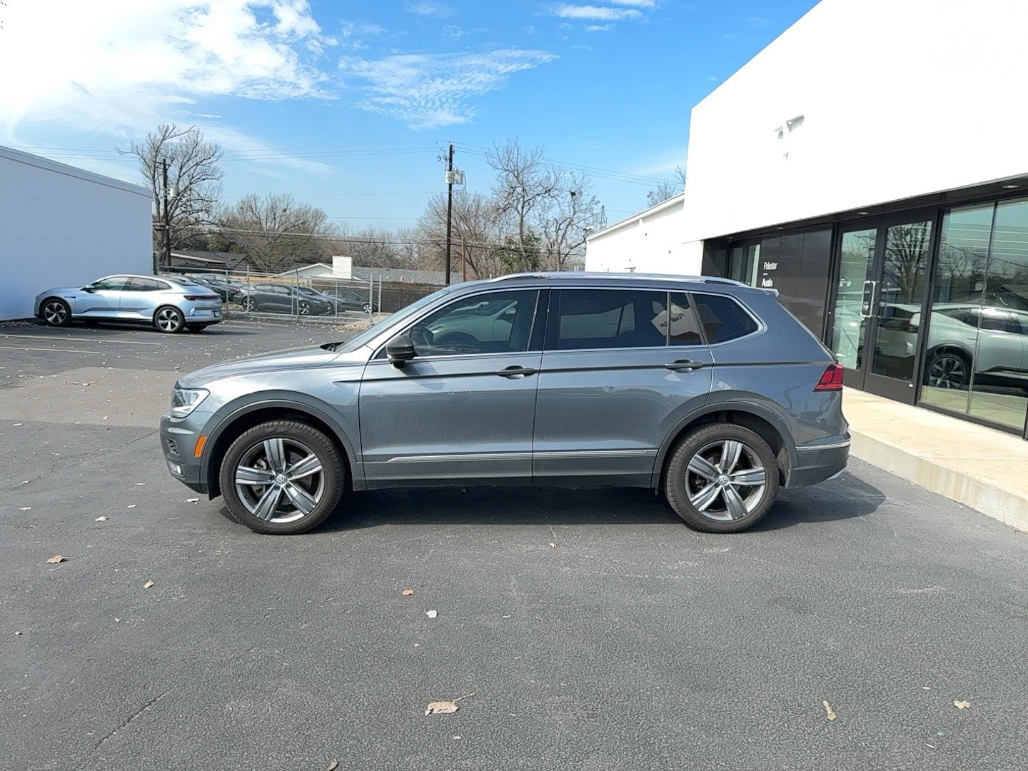 Used 2020 Volkswagen Tiguan SEL image 3